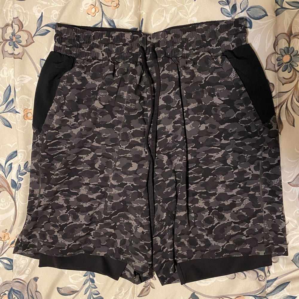 Lululemon Lined Athletic Shorts - size S